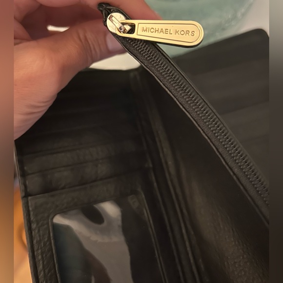 Michael Kors COLLECTION Buttery Soft Leather Continental Wallet (Like New) - Picture 8 of 14